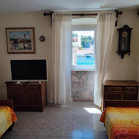 Tatil Evi Authentic Stone House By The Sea Milna (Brac)