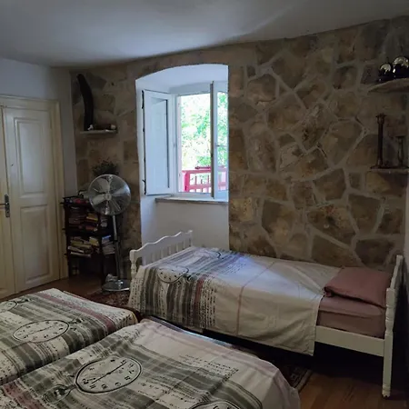 Authentic Stone House By The Sea Vikendica *