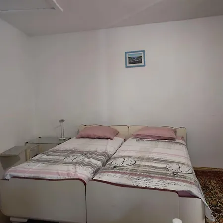 Authentic Stone House By The Sea Vikendica